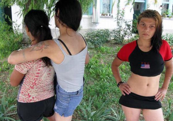 ���򣺾�ͷ�µ����Ů���˼������ͼ��